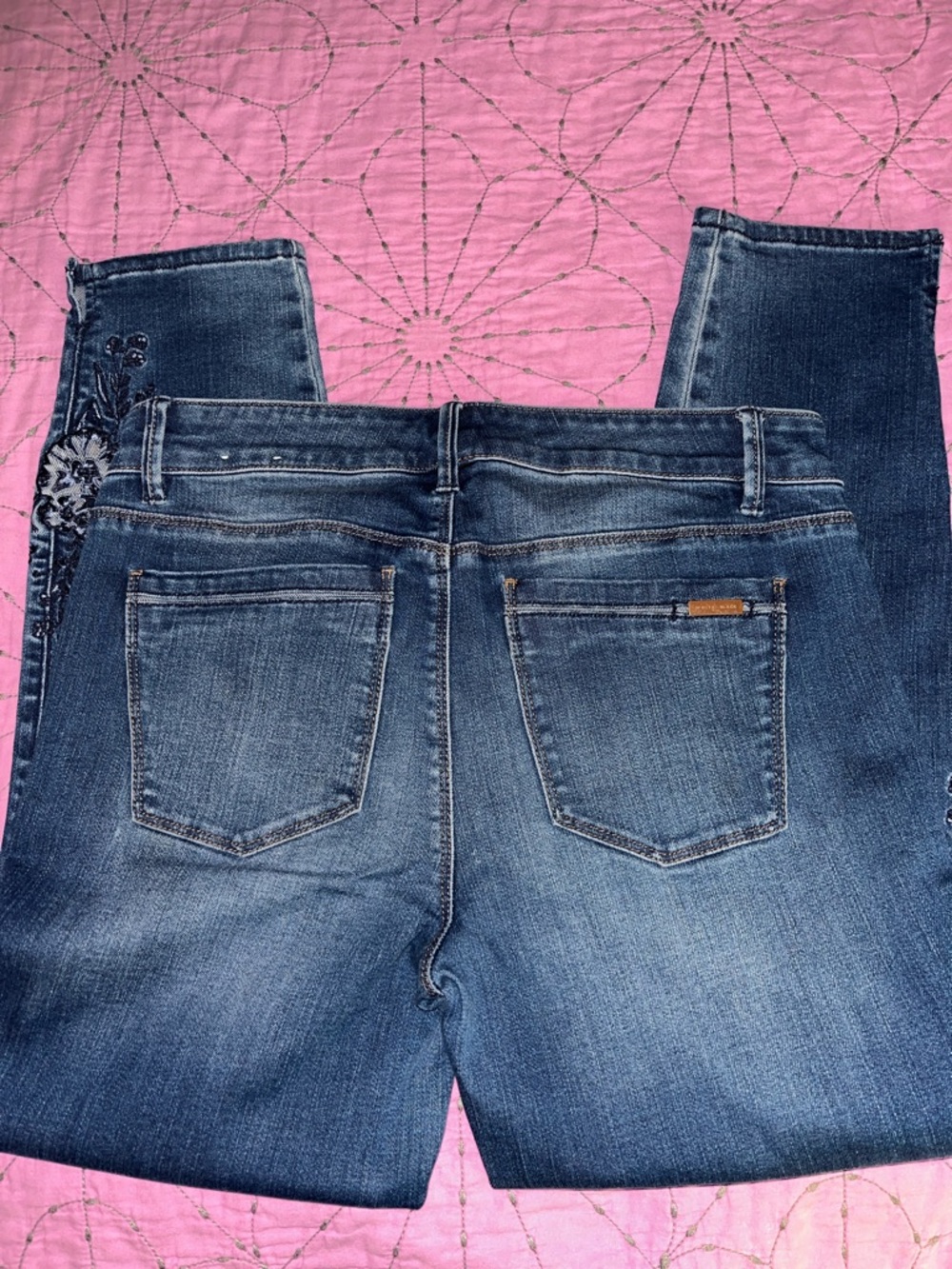 White House Black Market Blue Skinny cropped Jeans with Floral Embroidery - Picture 6 of 7